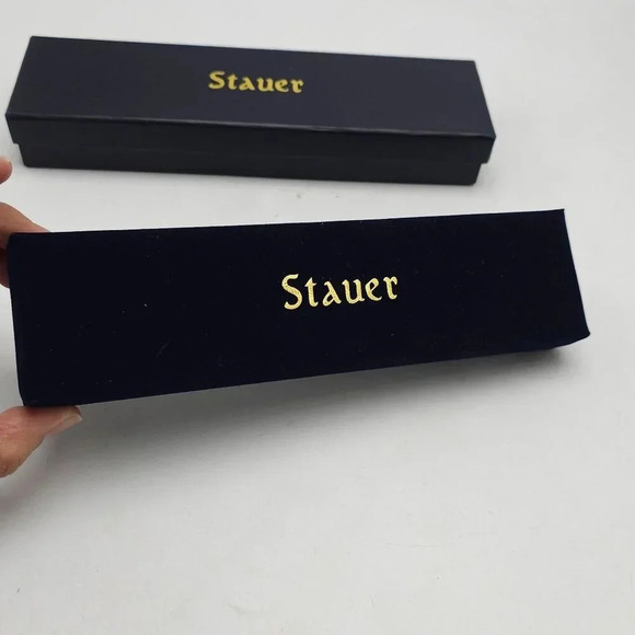 Stauer Eterno Bracelet With Blue Turquoise In Velvet Box 9.5  Stauer Eterno Bracelet With Blue Turquoise In Velvet Box 9.5 Total Length